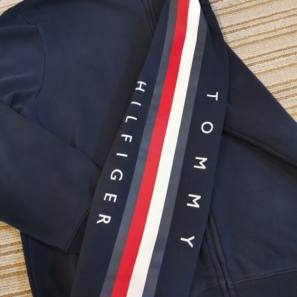 Tommy Hilfiger zip hood - Picture 2 of 5